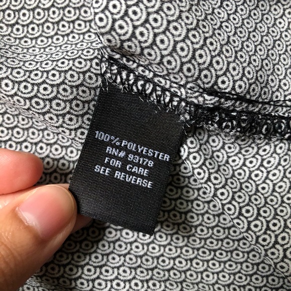 Premise Ruffle Front Print Sleeveless Blouse - Picture 4 of 5